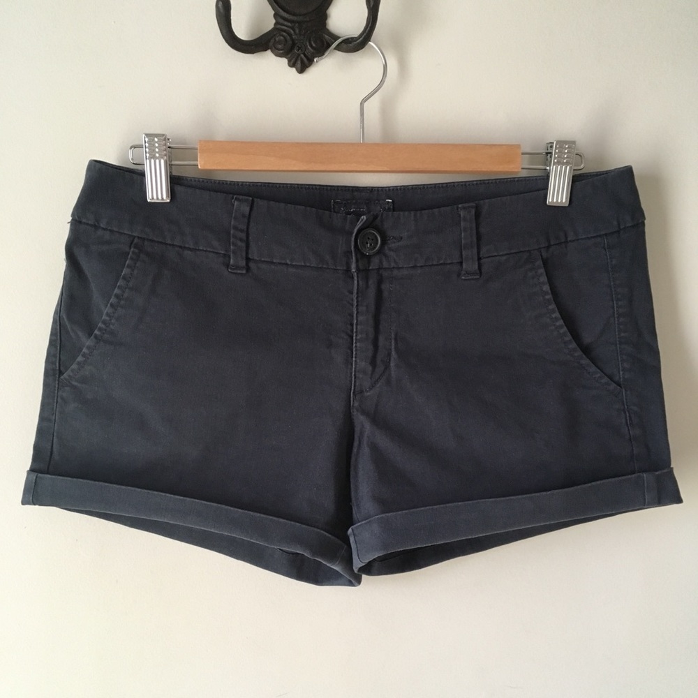 3/$30💚American Eagle AEO navy blue midi shorts bottoms size 6